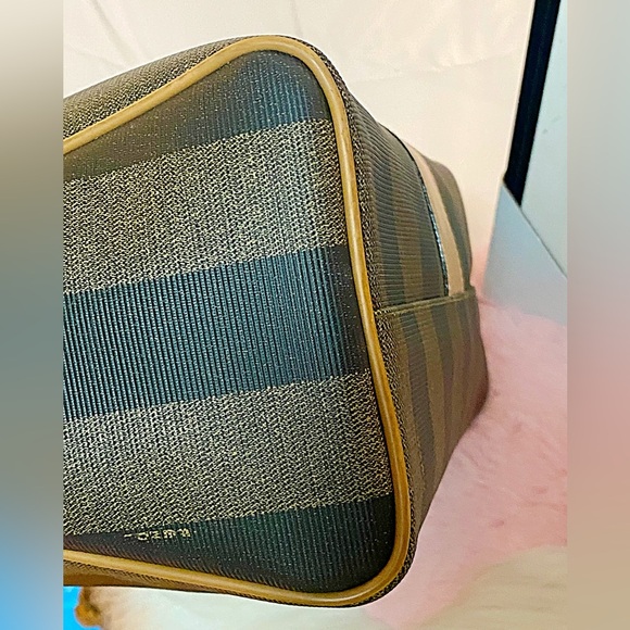 Fendi Hand Bag Brown/ great condition - Picture 6 of 13